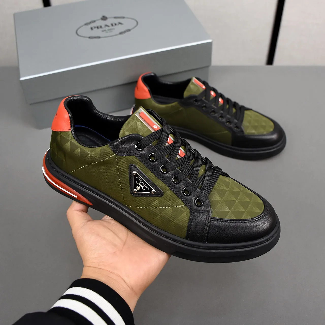 PP420🍄🍄🍄【Prada·PRADA】set off the audience! An international brand that is constantly innovating. This men's casual shoe is the original version. It is made of cowhide leather at a ratio of one to one at the store. It has leather feet and rubber non-slip outsole. It is breathable and comfortable. Quality speaks for itself. 👄38-44